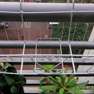 Khung sắt treo chậu nhựa trồng cây hình chữ nhật