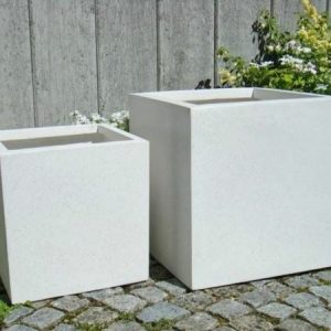 Chậu xi măng đá mài hình vuông màu trắng đường kính 40cm